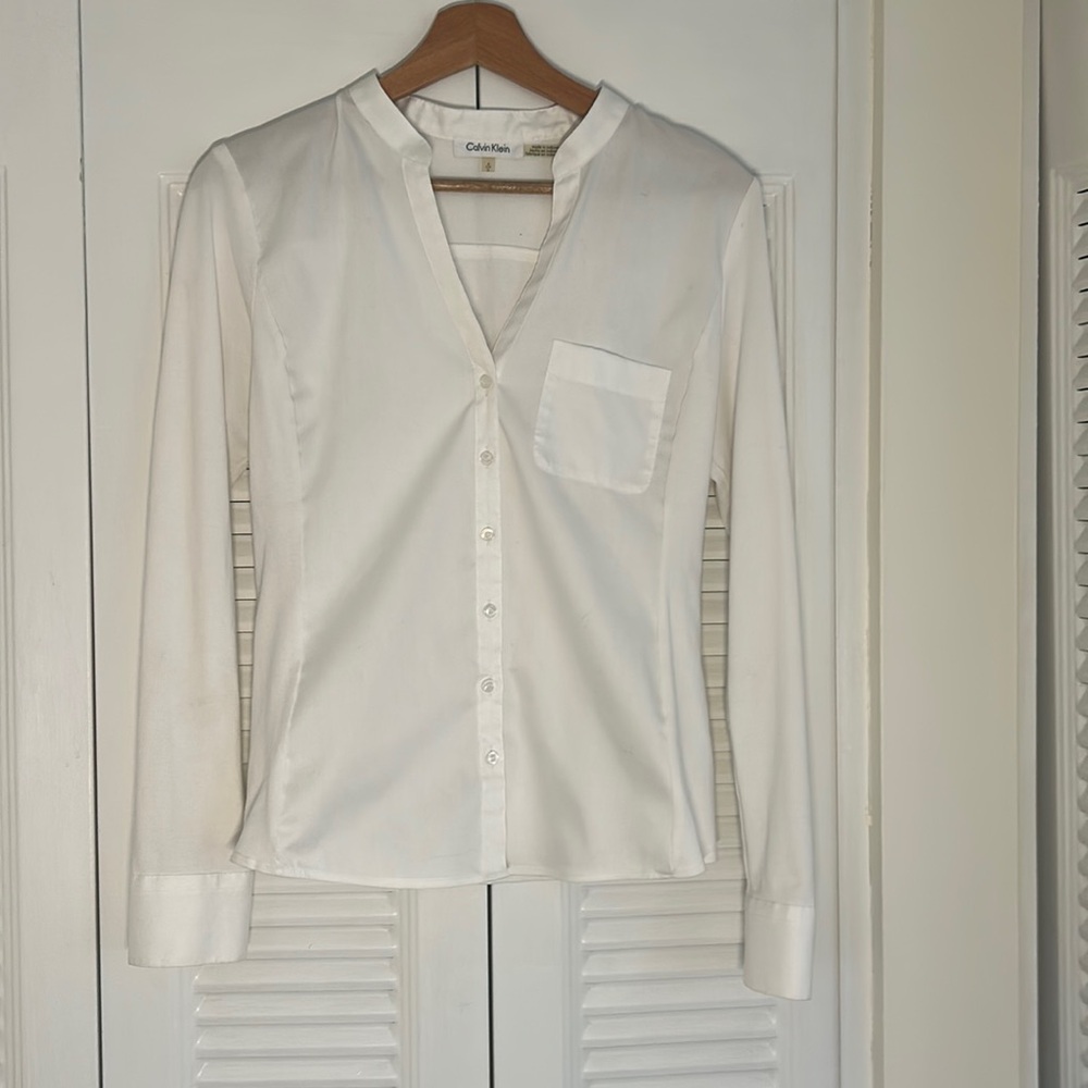 Calvin Klein stretch dress shit. Button front. Size small
